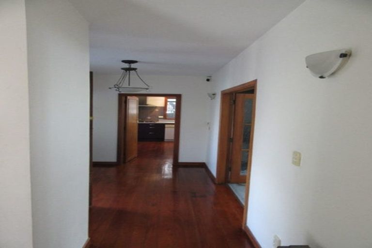 Photo of property in 302 Riccarton Road, Upper Riccarton, Christchurch, 8041