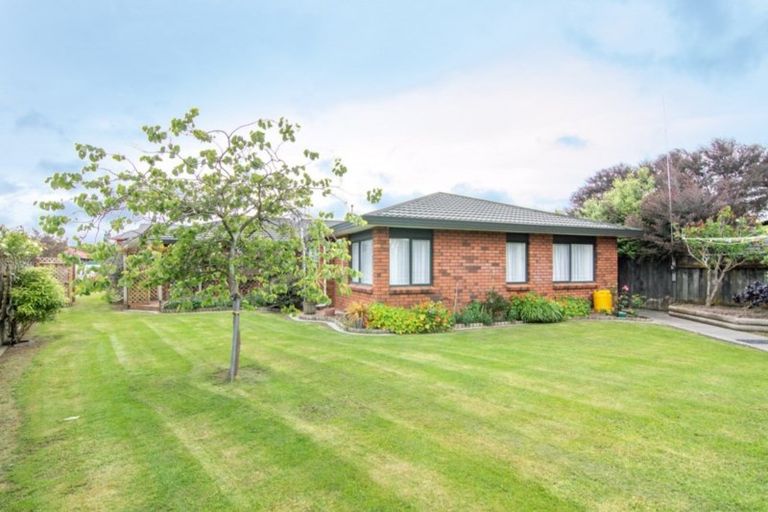 Photo of property in 14 Rosebank Avenue, Kelvin Grove, Palmerston North, 4414