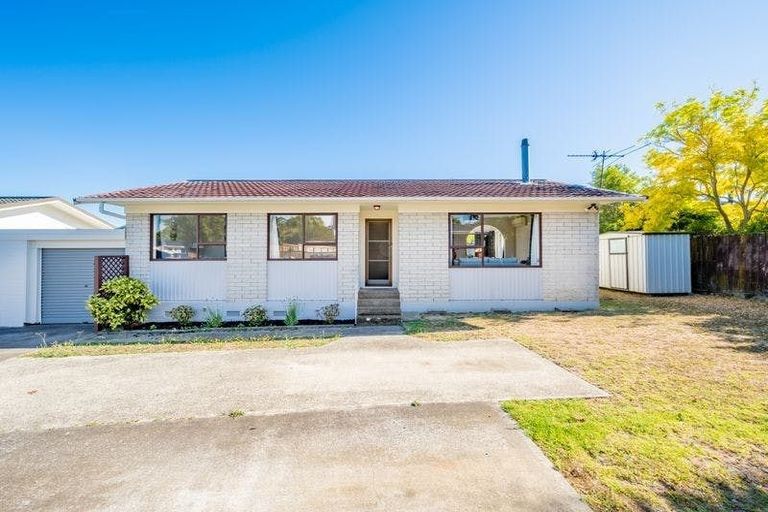 Photo of property in 2/32 Ballater Place, Highland Park, Auckland, 2010