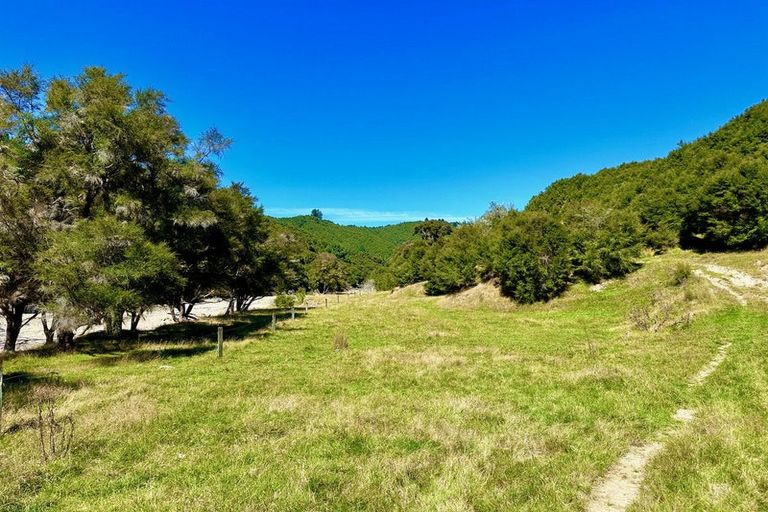 Photo of property in 397 Tuparoa Road, Ruatoria, 4082