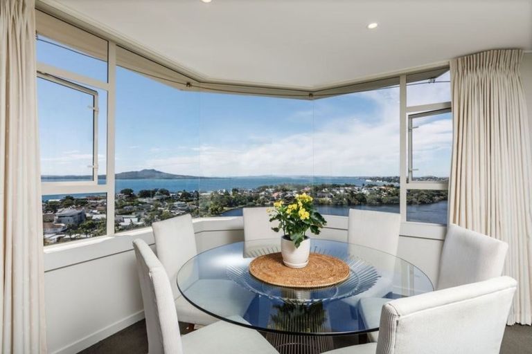 Photo of property in 10/90 Kitchener Road, Milford, Auckland, 0620