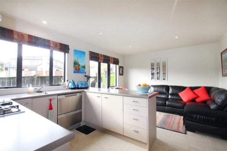 Photo of property in 10 Dawood Place, The Gardens, Auckland, 2105