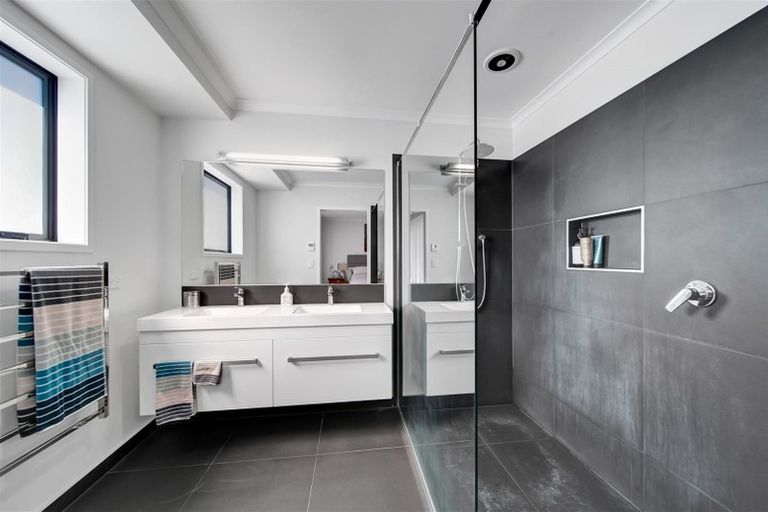 Photo of property in 4 Gleneagles Way, Waiwhakaiho, New Plymouth, 4312