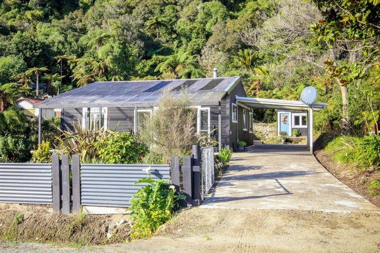 Photo of property in 42 Back Road, Granity, 7823