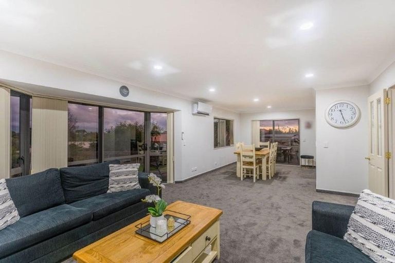 Photo of property in 6 Shearwater Rise, Paraparaumu Beach, Paraparaumu, 5032