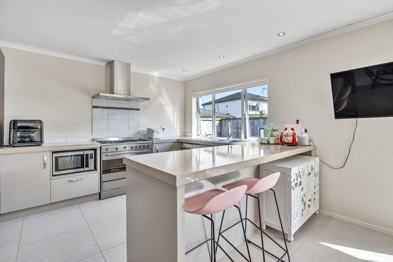 Photo of property in 10 Reno Way, Flat Bush, Auckland, 2016