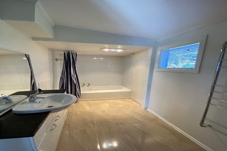Photo of property in 1364 Whangaparaoa Road, Army Bay, Whangaparaoa, 0930