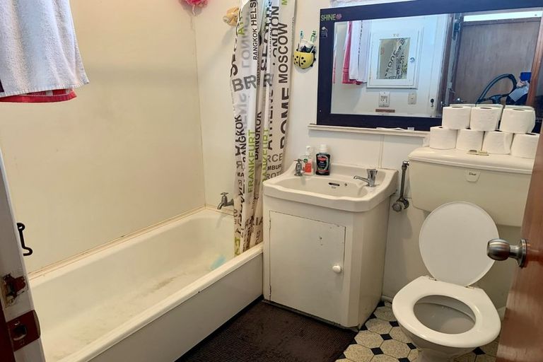 Photo of property in 2/12 Trevethick Grove, Woburn, Lower Hutt, 5010