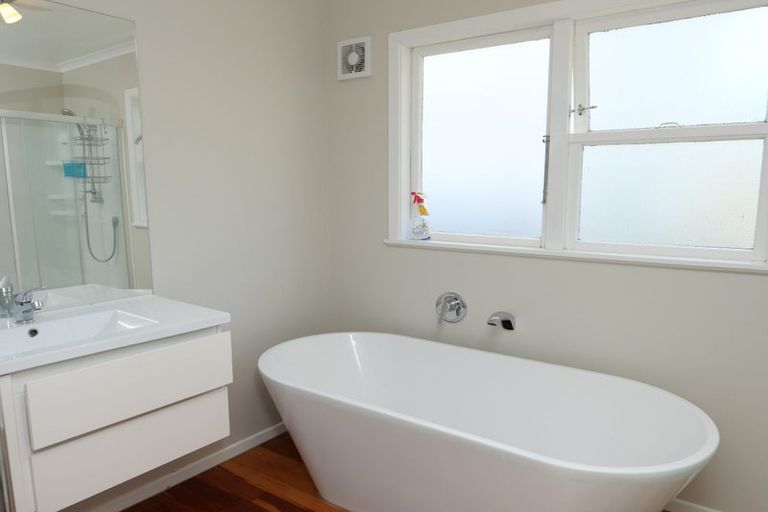 Photo of property in 113 Parkvale Road, Karori, Wellington, 6012