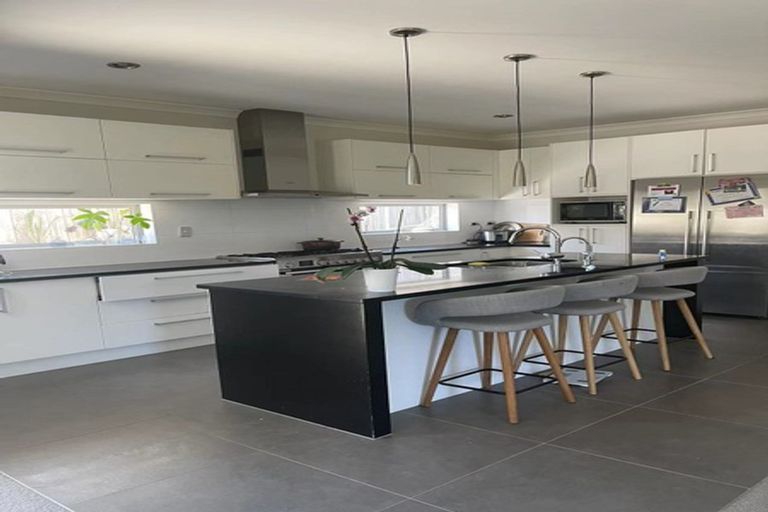 Photo of property in 30 Namsan Close, Fairview Heights, Auckland, 0632