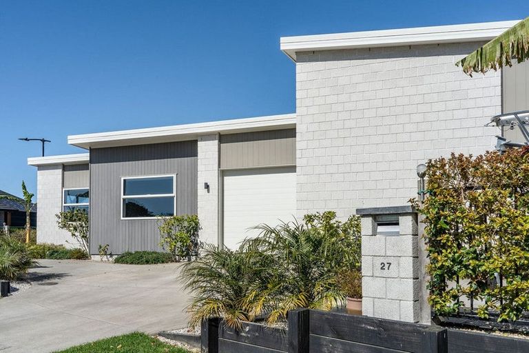Photo of property in 27 Kayelene Place, Omokoroa, 3114