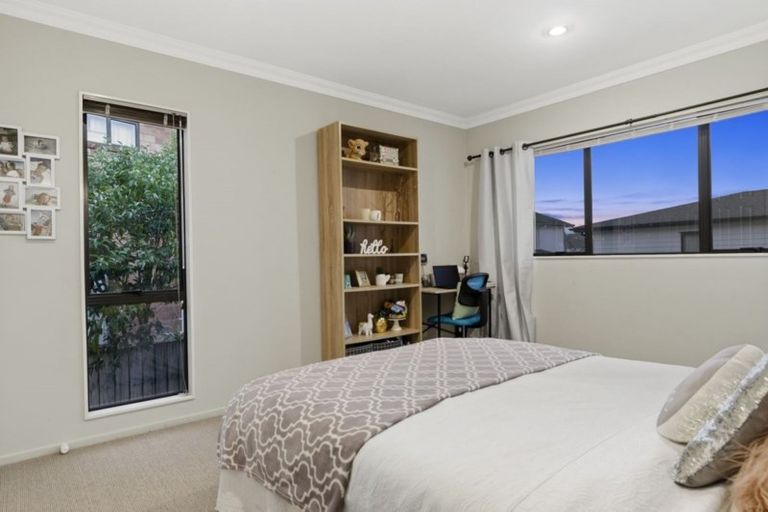 Photo of property in 53 Medallion Drive, Oteha, Auckland, 0632