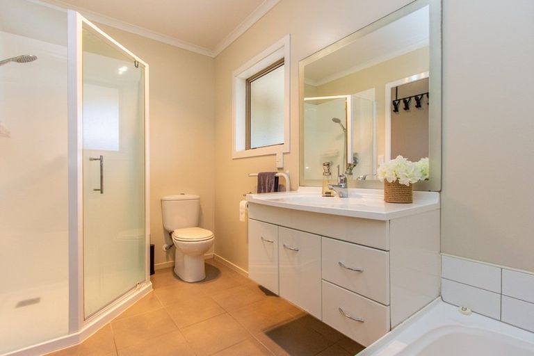 Photo of property in 52/64 Kawaha Point Road, Kawaha Point, Rotorua, 3010