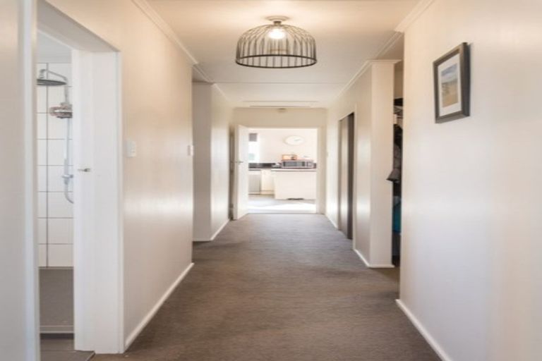 Photo of property in 2 Lynley Crescent, Blenheim, 7201