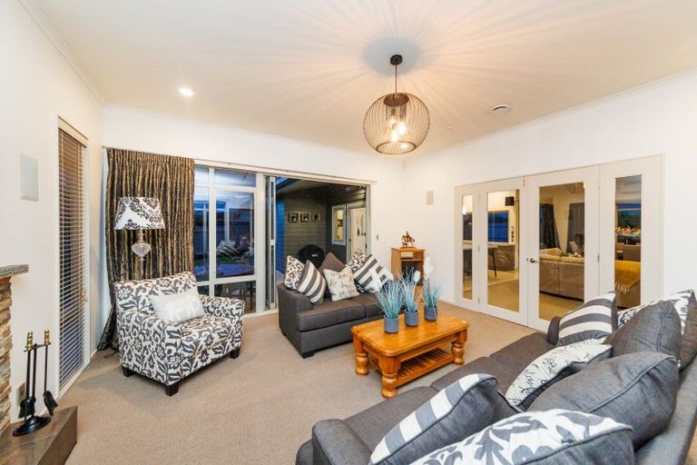 Photo of property in 3 Rodeo Drive, Kelvin Grove, Palmerston North, 4414