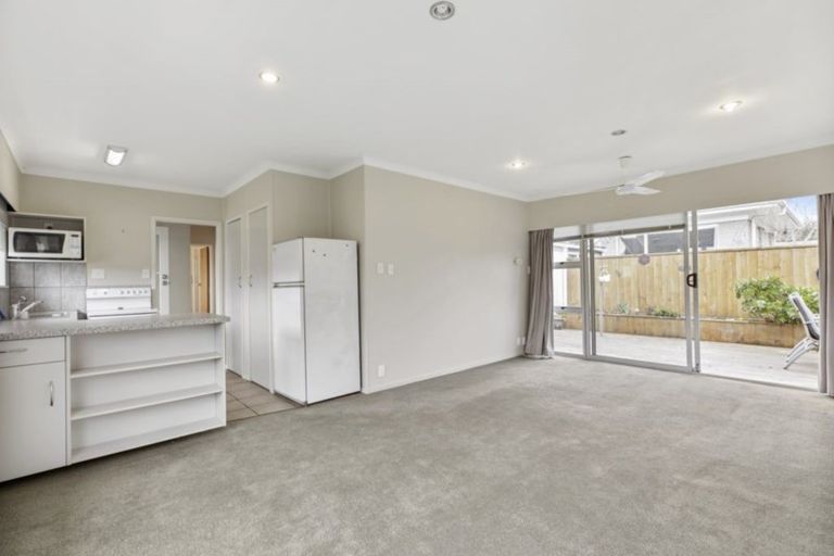Photo of property in 1/5 Ashdown Place, Pahurehure, Papakura, 2113