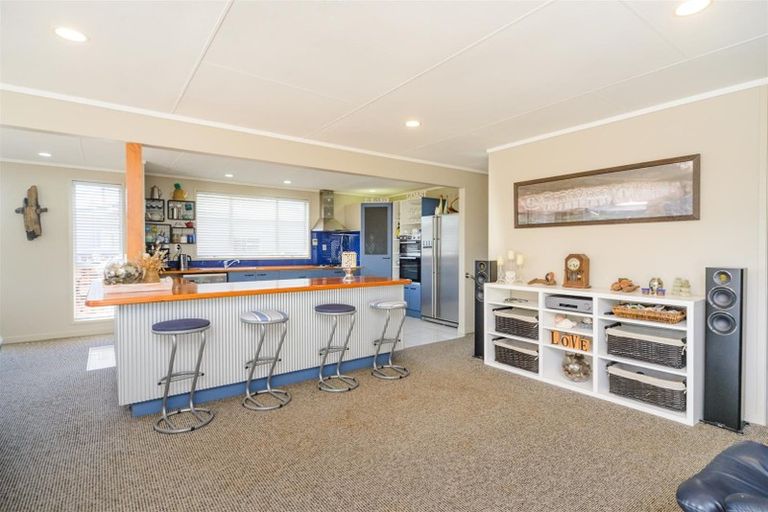 Photo of property in 1946 Parewanui Road, Parewanui, Bulls, 4894