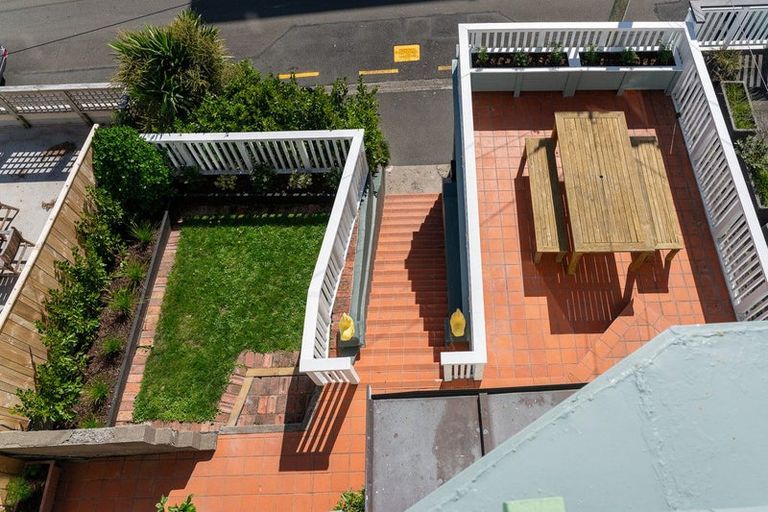 Photo of property in 16 Hawker Street, Mount Victoria, Wellington, 6011