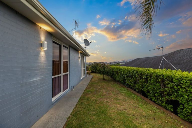 Photo of property in 21 Flavell Drive, Orewa, 0931