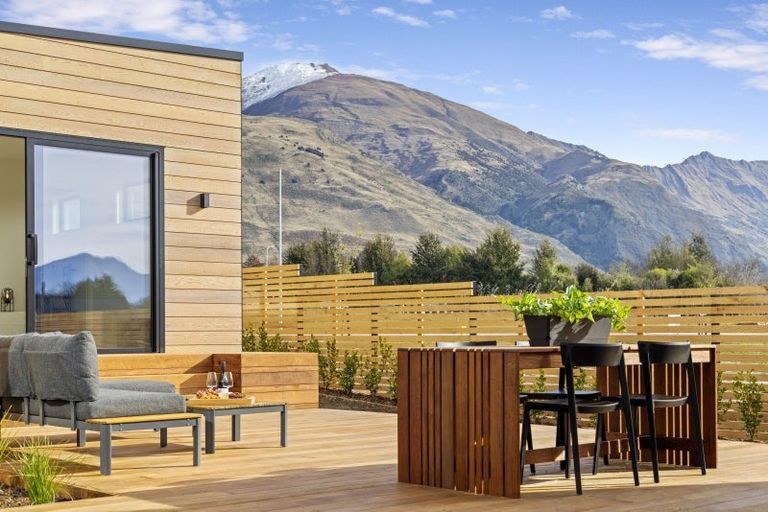 Photo of property in 11 Stoneleigh Drive, Wanaka, 9305