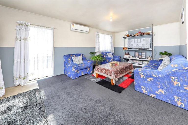 Photo of property in 2/18 Norrie Smith Avenue, Flat Bush, Auckland, 2023