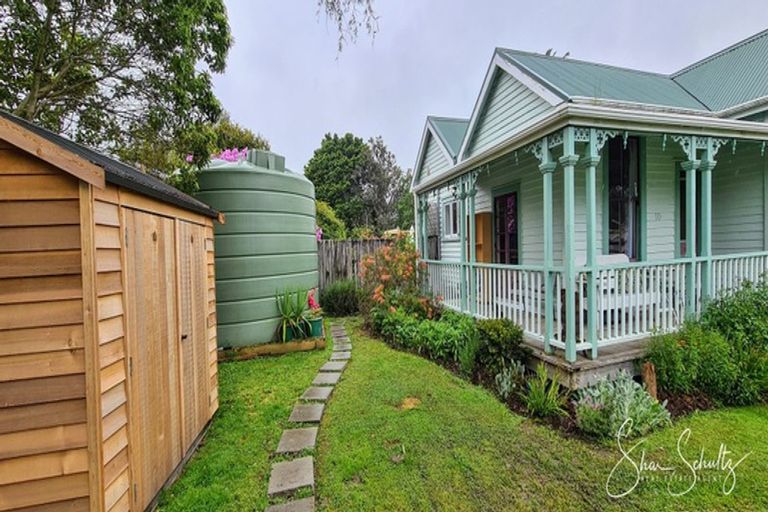 Photo of property in 10 Franklin Road, Paparoa, 0571