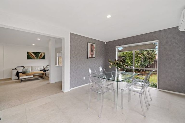Photo of property in 8 Sheriff Place, Randwick Park, Auckland, 2105