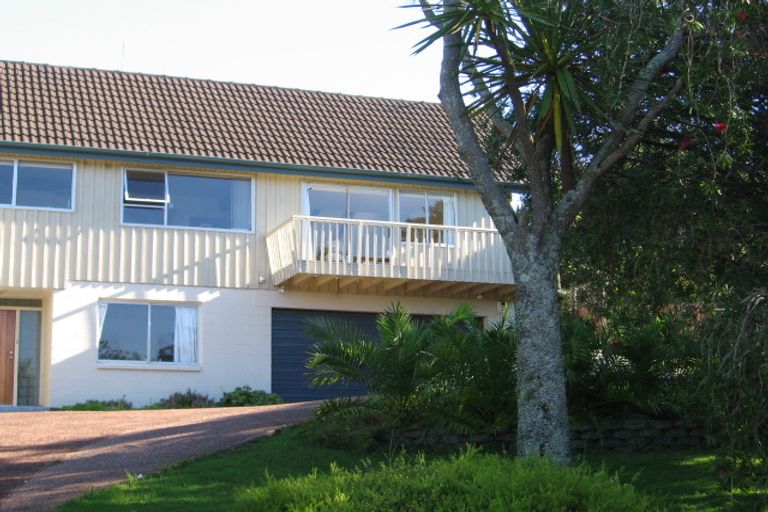 Photo of property in 17 Coromandel Crescent, Mairangi Bay, Auckland, 0630