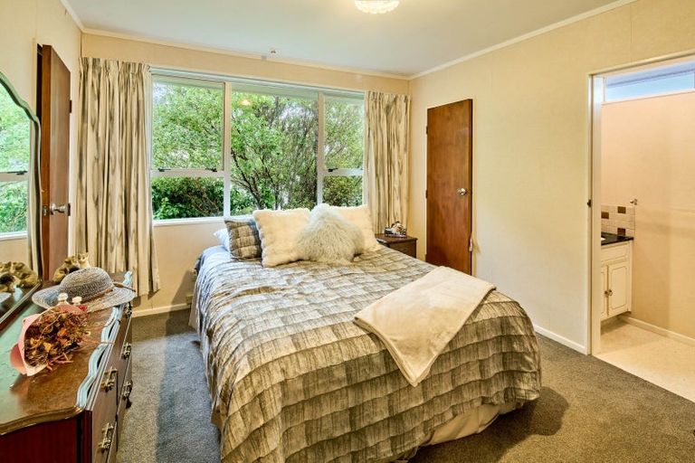 Photo of property in 44 Westhaven Drive, Tawa, Wellington, 5028