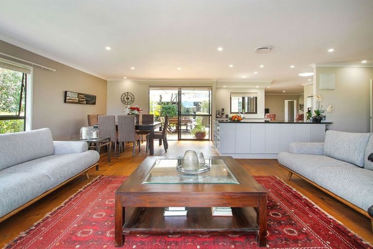 Photo of property in 25 Stella Drive, Clarks Beach, 2122