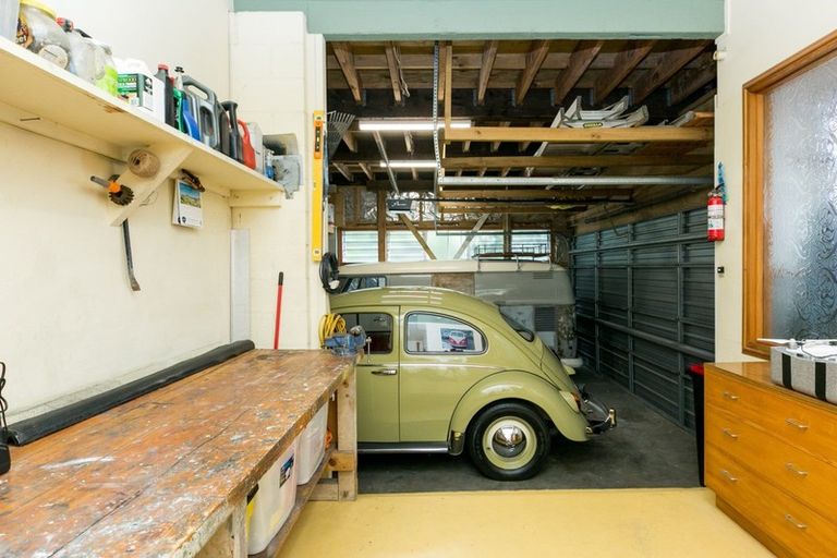 Photo of property in 18 Sealy Road, Bluff Hill, Napier, 4110