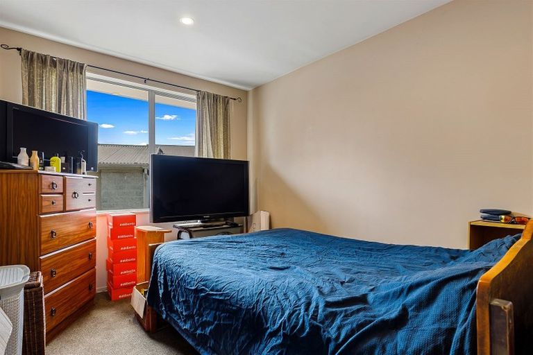 Photo of property in 77 Solomon Avenue, Redwood, Christchurch, 8051