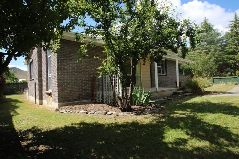 Photo of property in 2 Park Lane, Omarama, 9412