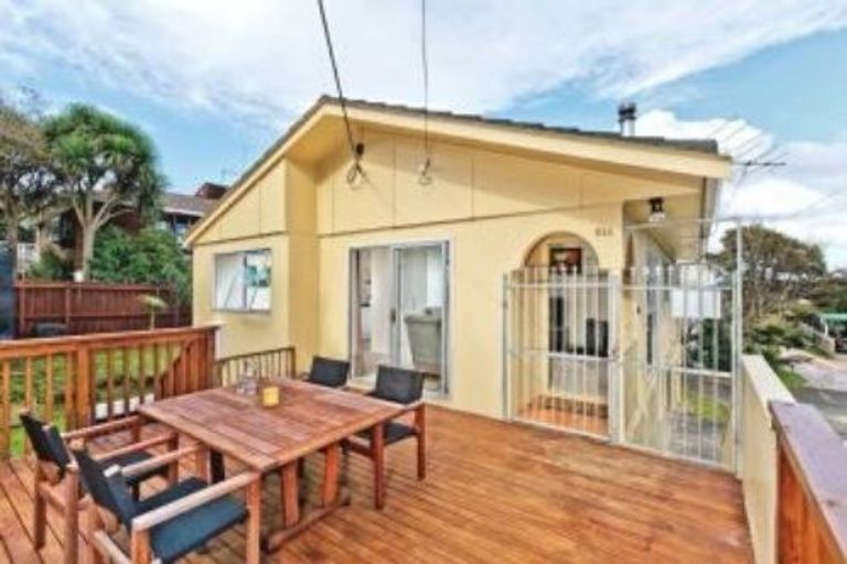 Photo of property in 1/61a Target Road, Totara Vale, Auckland, 0629