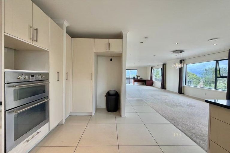 Photo of property in 121 Redoubt Road, Goodwood Heights, Auckland, 2105