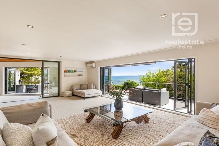 Photo of property in 65 Roberts Road, Matakatia, Whangaparaoa, 0930