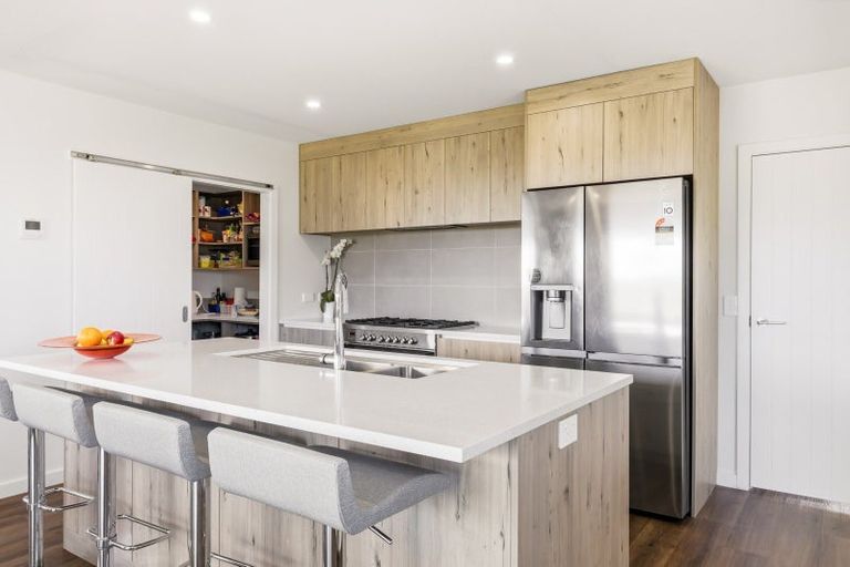 Photo of property in 1 Glendas Way, Acacia Bay, 3385