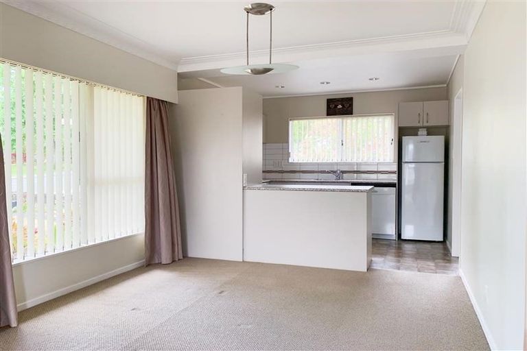 Photo of property in 1/32 Matuhi Rise, Henderson, Auckland, 0612
