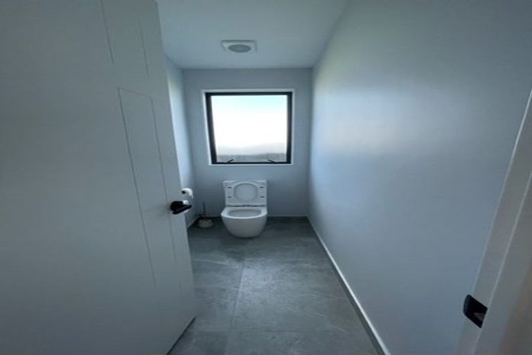 Photo of property in 4 Pineview Drive, Rosehill, Papakura, 2113