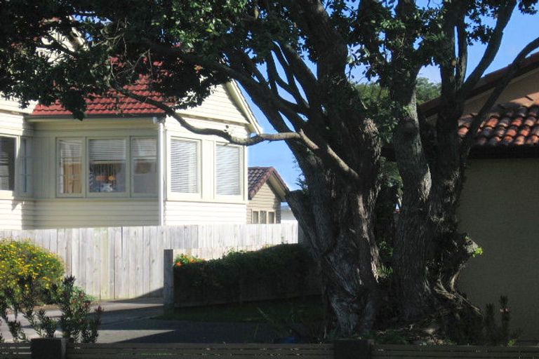 Photo of property in 228a Te Atatu Road, Te Atatu South, Auckland, 0610