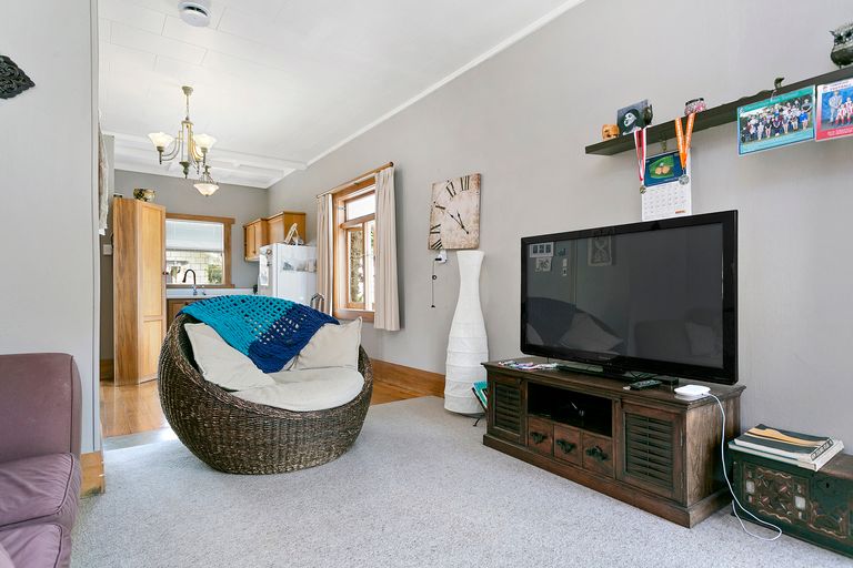 Photo of property in 21 Williams Street, Cambridge, 3434