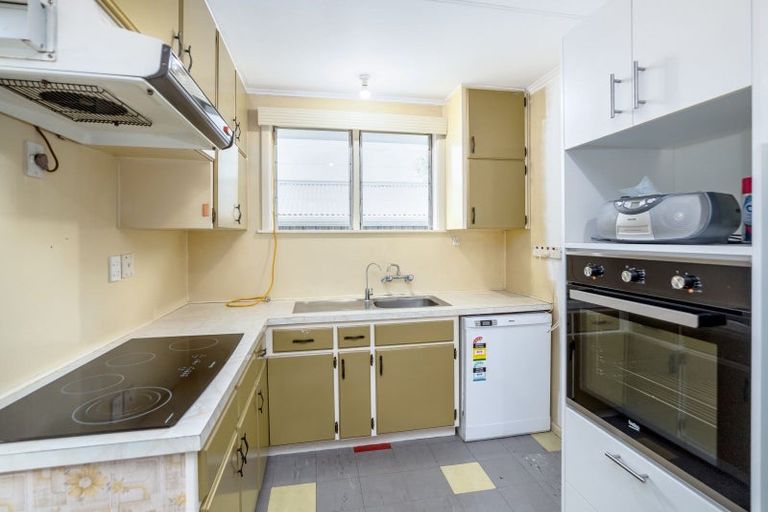 Photo of property in 16 Taylor Street, Carterton, 5713