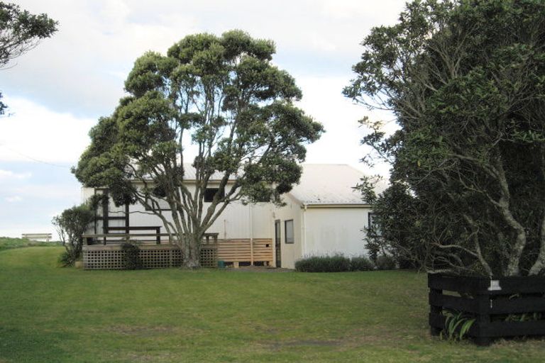 Photo of property in 102 Tangaroa Road, Whangamata, 3620