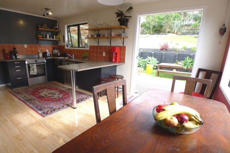Photo of property in 16 Panzic Place, Glen Eden, Auckland, 0602