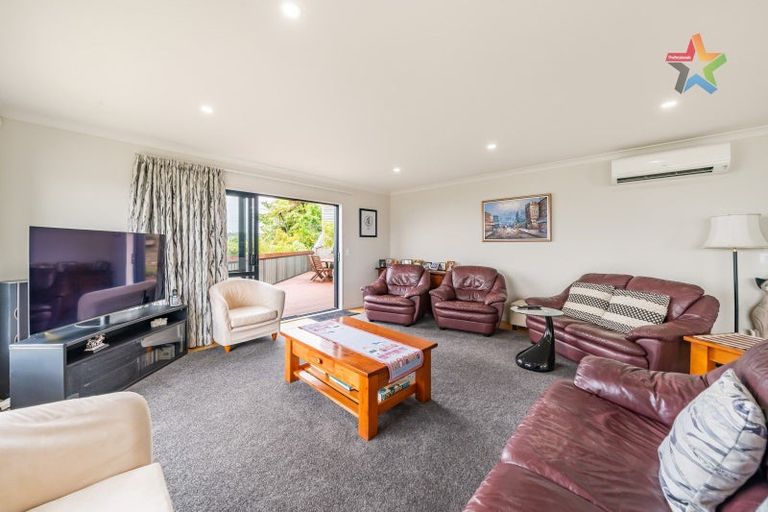 Photo of property in 6 Poto Road, Normandale, Lower Hutt, 5010