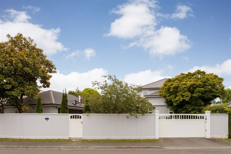 Photo of property in 10 Thornycroft Street, Fendalton, Christchurch, 8052