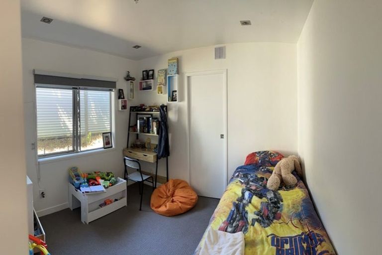 Photo of property in 3/27 Stanley Road, Glenfield, Auckland, 0629