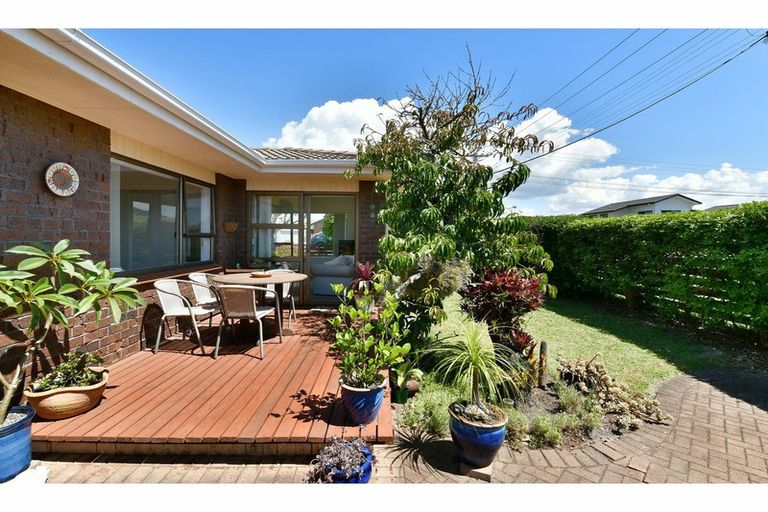 Photo of property in 37 Centreway Road, Orewa, 0931