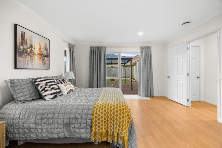 Photo of property in 8 William Woods Court, Flat Bush, Auckland, 2016