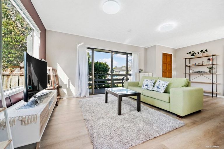 Photo of property in 5 Stoll Place, Clendon Park, Auckland, 2103